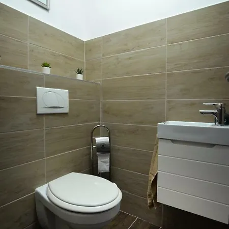 Pr Apartment *