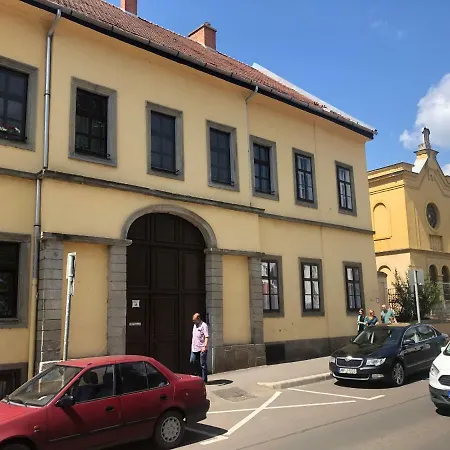 Pr Apartment Eger